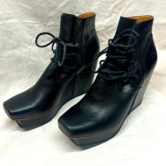 John Fluevog Shoes - John Fluevog  black leather Peak platform wedge laced ankle boots, size 9.